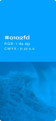 Cartão de paleta: azul #01a2fd sobre uma onda quebrando