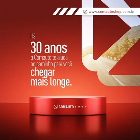 Post de 30 anos da Comauto Shop: pódio vermelho e estrada ao fundo