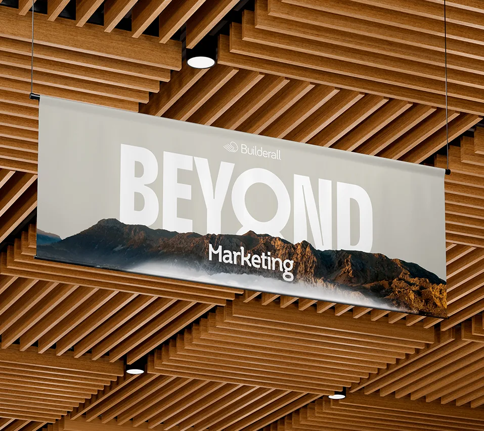 Banner suspenso BEYOND Marketing com picos de montanha