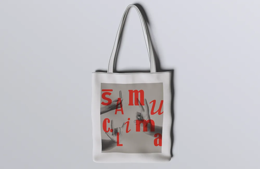 Ecobag com o logo Samu Clima em vermelho sobre fotos de mãos
