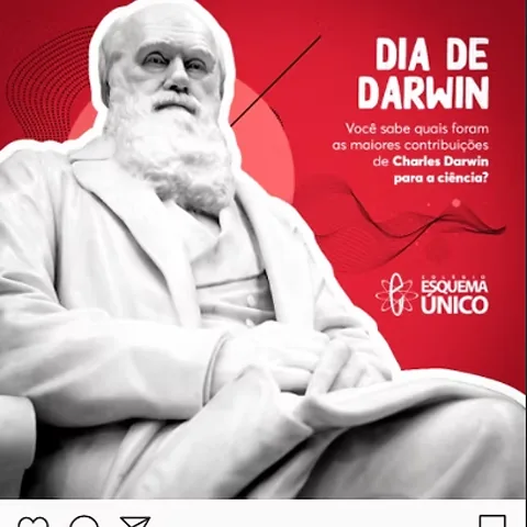 Post “Dia de Darwin” do Colégio Esquema Único com estátua de Charles Darwin